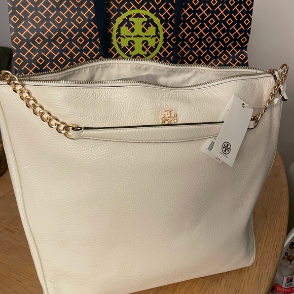 Tory Burch Handbags - Tory Burch Carter Slouchy Hobo Bag
